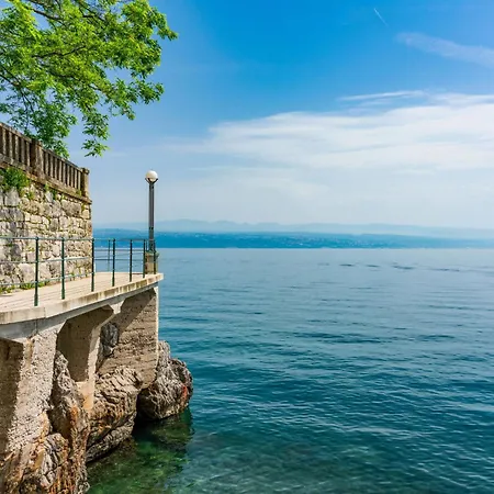 Edita By Interhome Lovran