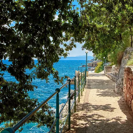 Daire Edita By Interhome Lovran